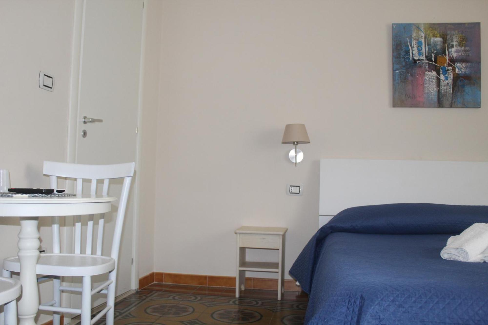 Donna Melina Bed and Breakfast Mileto Exteriör bild