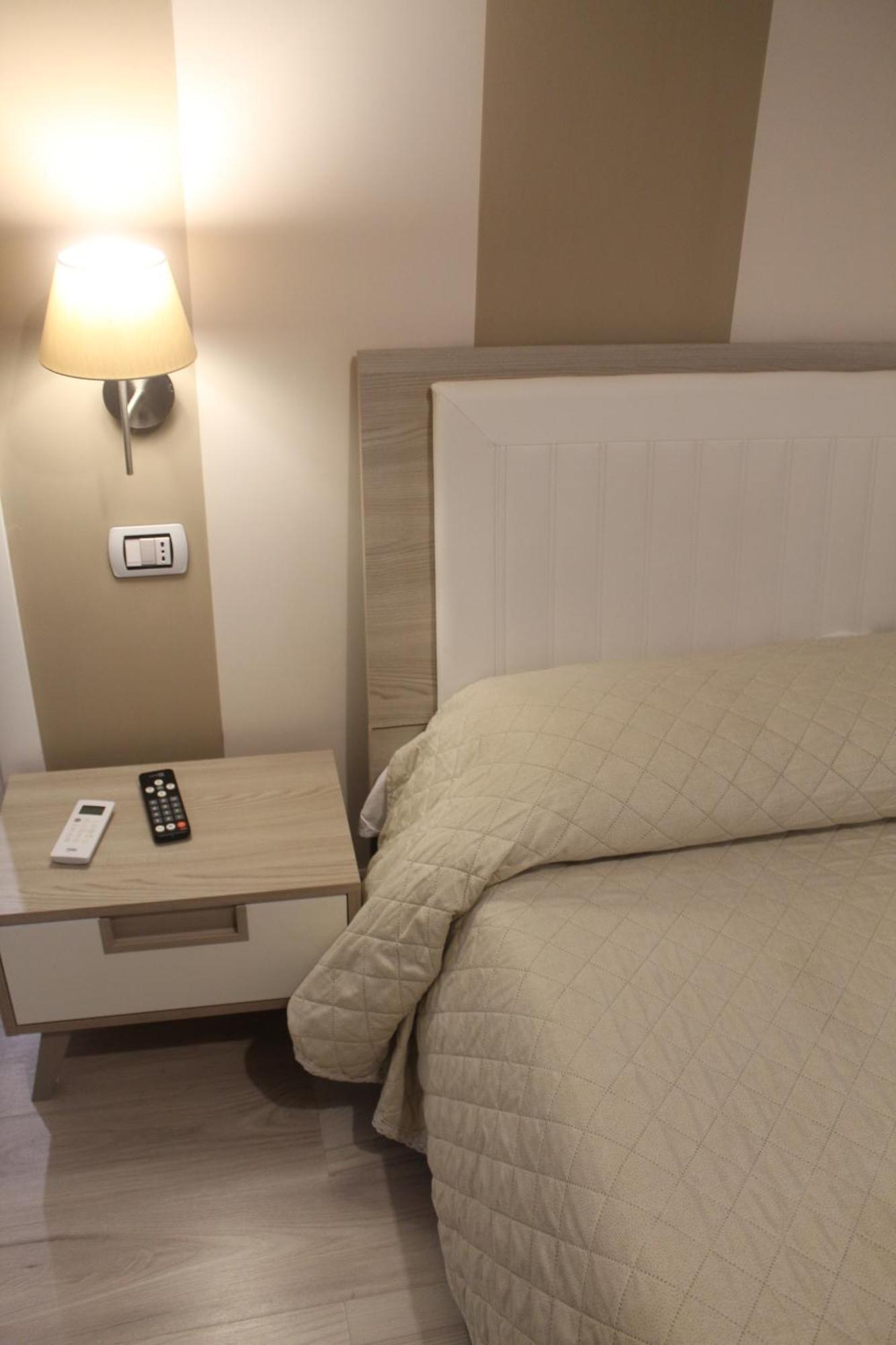 Donna Melina Bed and Breakfast Mileto Exteriör bild