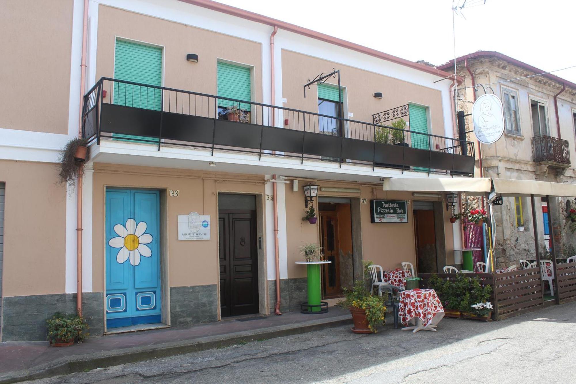 Donna Melina Bed and Breakfast Mileto Exteriör bild