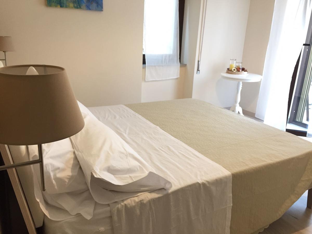 Donna Melina Bed and Breakfast Mileto Exteriör bild