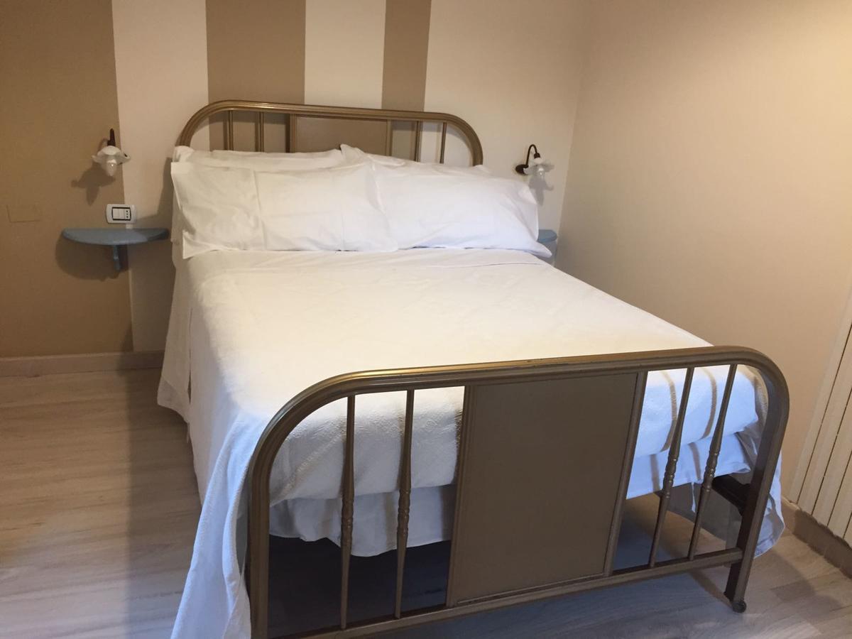 Donna Melina Bed and Breakfast Mileto Exteriör bild