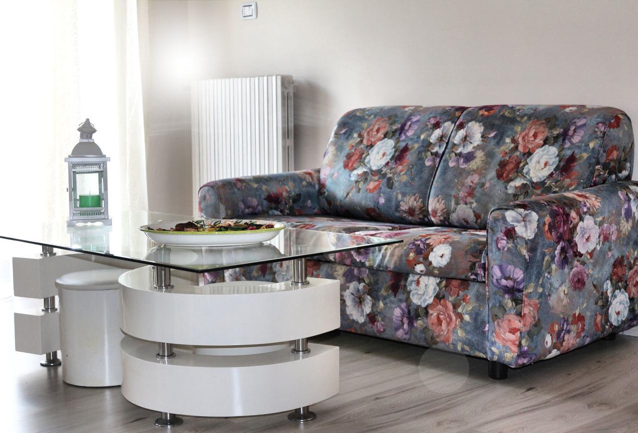 Donna Melina Bed and Breakfast Mileto Exteriör bild